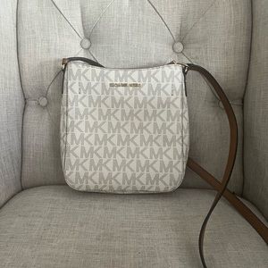 ✨ AUTHENTIC Michael Kors Crossbody ✨